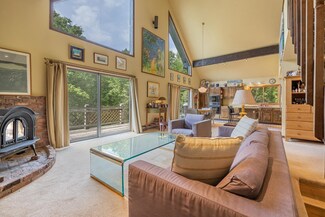 2071 Barnumville Rd, Manchester Center, VT 05255