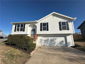 901 W 8th St, Edgerton, KS 66021