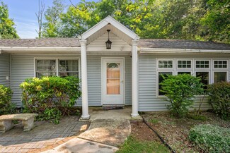 28 Tanglewood Dr, Hamden, CT 06518