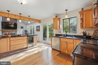 9601 Tinsmith Ln, Burke, VA 22015