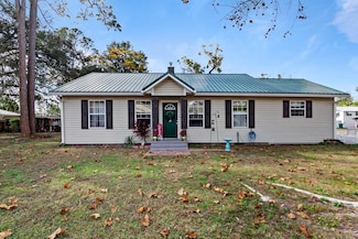 214 NE 2nd St, Chiefland, FL 32626