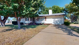 204 S Hill St, Mooreland, OK 73852