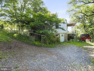 679 Winchester Grade Rd, Berkeley Springs, WV 25411