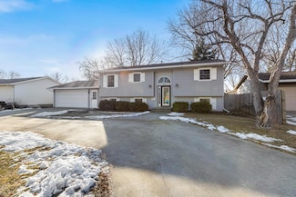 205 Southview Dr, Marshall, MN 56258