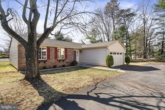 10212 Waterbury Ct, Manassas, VA 20110
