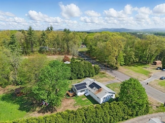 19 Straits Rd, Hatfield, MA 01038