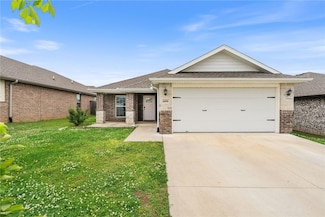 6000 NW McClellen St, Bella Vista, AR 72713