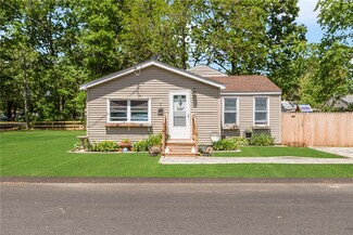 45 Pinehurst Ave, Warwick, RI 02889