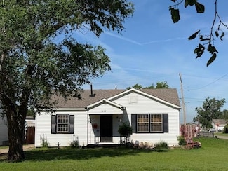1229 N Benson St, Altus, OK 73521