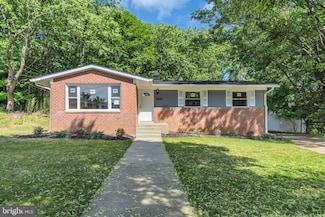 7100 Abbington Dr, Oxon Hill, MD 20745
