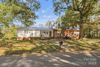 210 Woodside Dr, Morganton, NC 28655