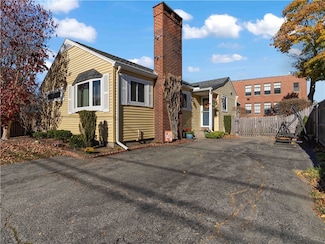 14 Vernon St, Warren, RI 02885