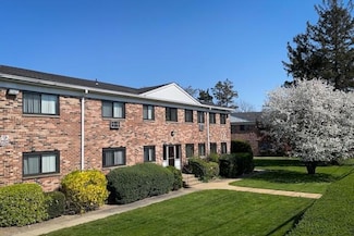 401 E Main St Unit 401-7B, Bay Shore, NY 11706