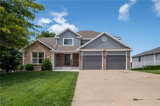 250 Rawlings Dr, Tonganoxie, KS 66086