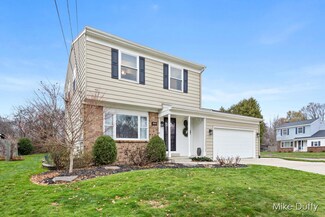 1865 Ridgemoor Dr SE, Grand Rapids, MI 49506