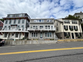 21 Main St, Rockport, ME 04856