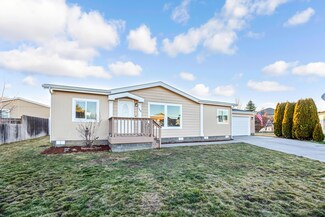748 NE Navaho Ct, Redmond, OR 97756