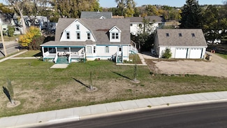 408 1st St NE, Minot, ND 58703