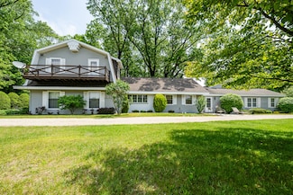 2900 Boyer Rd, Coloma, MI 49038