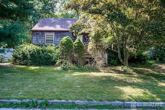24 Baker Dr, Helmetta, NJ 08828