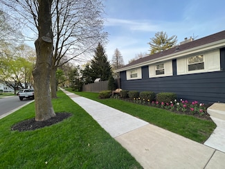 195 S Ellyn Ave, Glen Ellyn, IL 60137