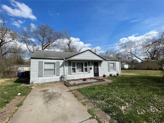 9716 Dennis Dr, Saint Louis, MO 63136