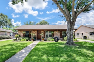 12023 Scottsdale Dr, Stafford, TX 77477