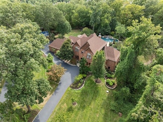 566 Busch Forest Ln, Fenton, MO 63026