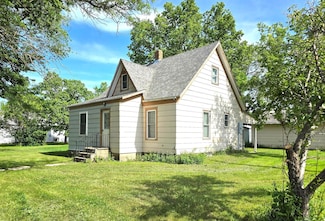224 1st St SW, Highmore, SD 57345