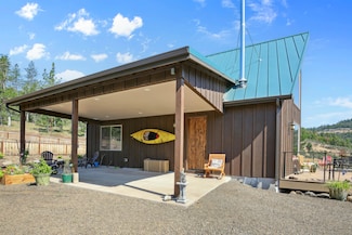 2433 Crowfoot Rd, Eagle Point, OR 97524