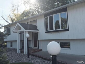 1137 Ridgecrest Dr, Vermillion, SD 57069