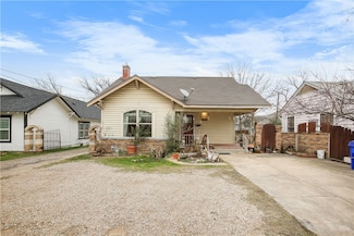 1215 N 18th St, Waco, TX 76707