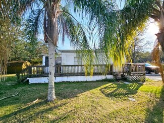 1743 Flint Dr, Auburndale, FL 33823