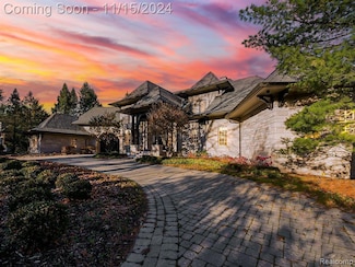 2748 Turtle Lake Dr, Bloomfield Hills, MI 48302