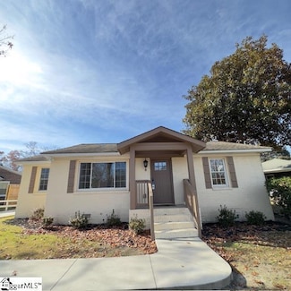 8 Pembroke Ln, Taylors, SC 29687