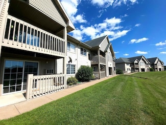 1727 S Wacouta Ave, Prairie Du Chien, WI 53821