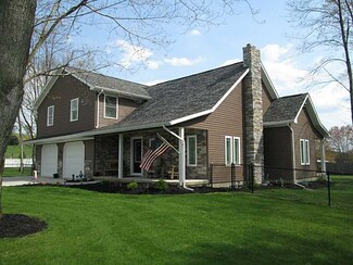 1040 Overbrook Dr, Ford City, PA 16226