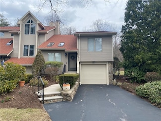 9 Shadow Brook Ln, Smithfield, RI 02917