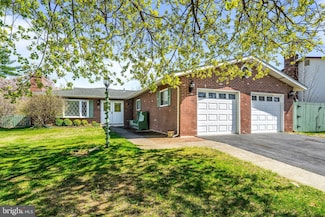 3 Lancashire Dr, Mount Holly, NJ 08060