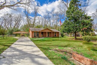 137 Mallory Ln, Elmore, AL 36025
