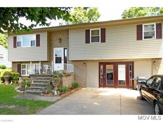 343 N Meadowlark Dr, Williamstown, WV 26187