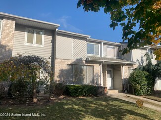 697 Barlow Ave, Staten Island, NY 10312