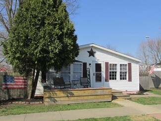 221 E Chestnut St, New Carlisle, IN 46552