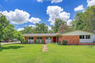 1803 Jones St, Rosenberg, TX 77471