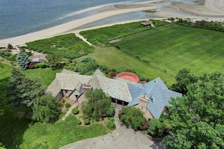 69 Cornwells Beach Rd, Port Washington, NY 11050