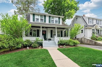 647 Orchard St, Oradell, NJ 07649
