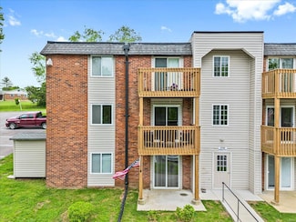 2745 Westphalia Ct Unit C, Saint Louis, MO 63129
