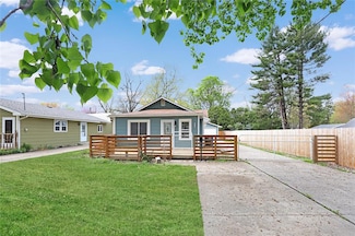 2704 50th St, Des Moines, IA 50310