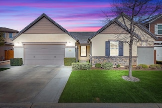 1879 N Whitehorse Ln, Clovis, CA 93619