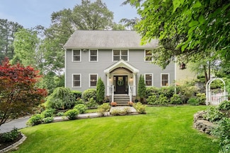 112 Woodside Ave, Wellesley, MA 02482